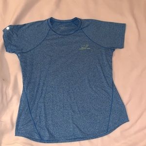 Women’s vineyard vines performance shirt XL